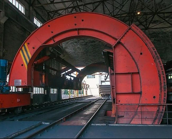 C型翻車機 C型翻車機