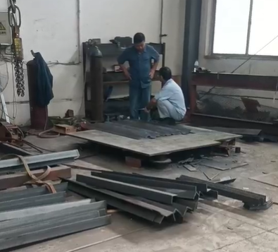 K3往復式給煤機加工中