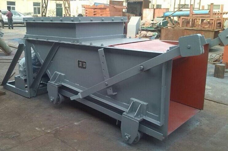 帶漏斗和帶調節閘門的K型往復式給煤機